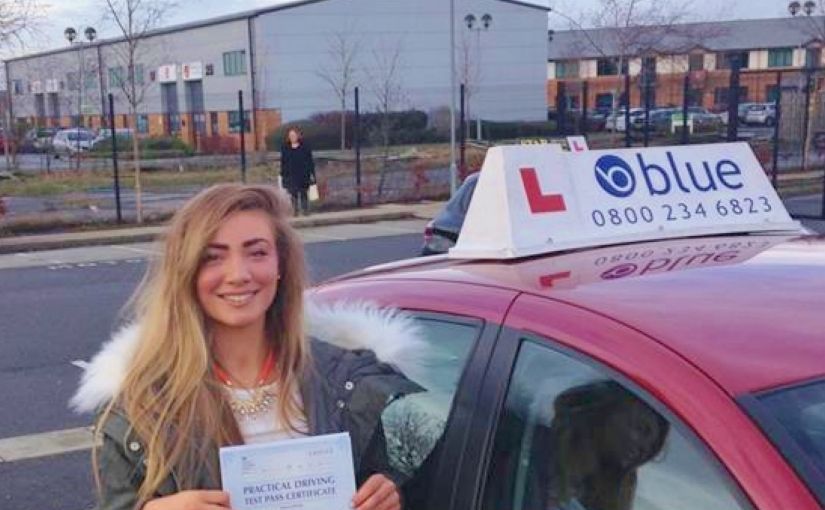 Well done Alex from Bracknell who passed her Driving Test today in Farnborough with Just 4 minors.