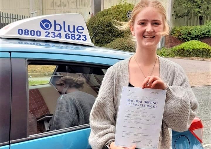 Amy Rolph from Winnersh Passed her Driving Test in Reading