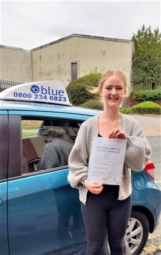 Amy Rolph from Winnersh Passed her Driving Test in Reading