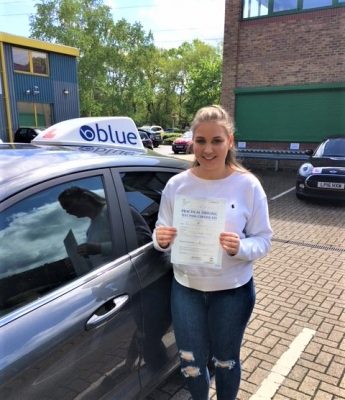 Bracknell Driving Test pass for Niamh Weait