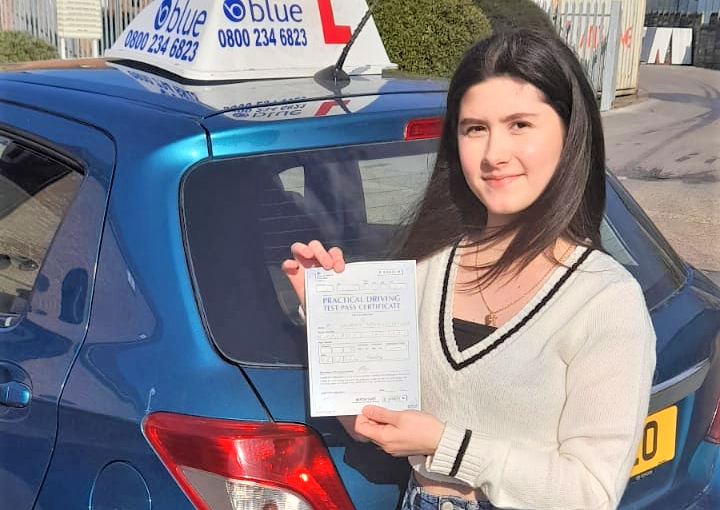 Catarina Da Silva from Reading Passed Driving test in Reading FIRST TIME