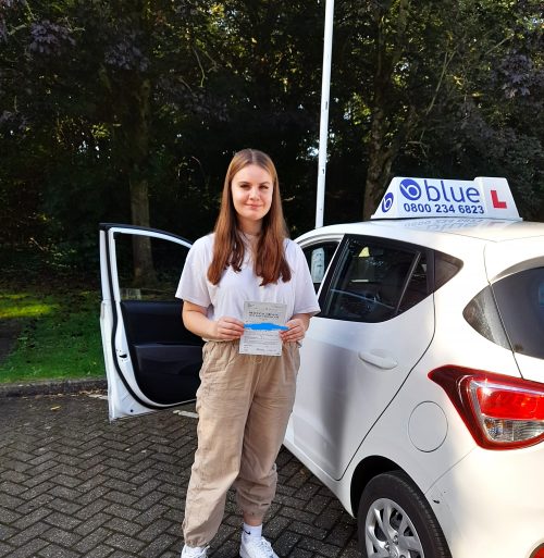 Ellie Smith Passed Driving test in Chippenham First Time