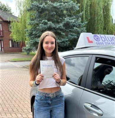Harriet Pennington from Ascot Passed Driving test in Slough