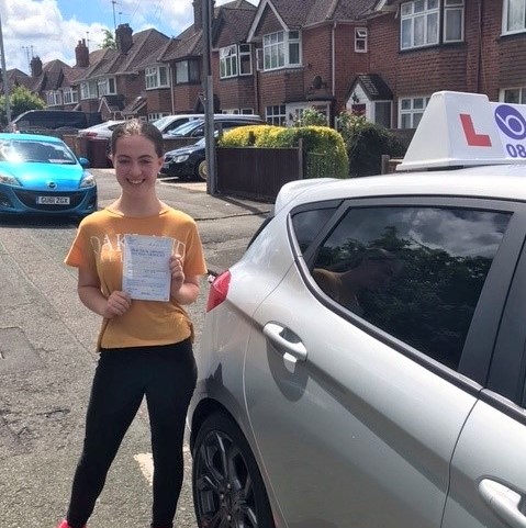 Lydia Burch from Bracknell Passed Driving test FIRST attempt in Reading