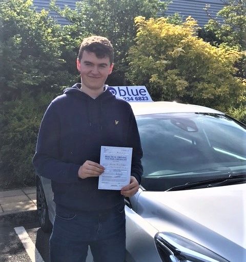 Oliver Taylor from Bracknell Passed Driving test in Farnborough