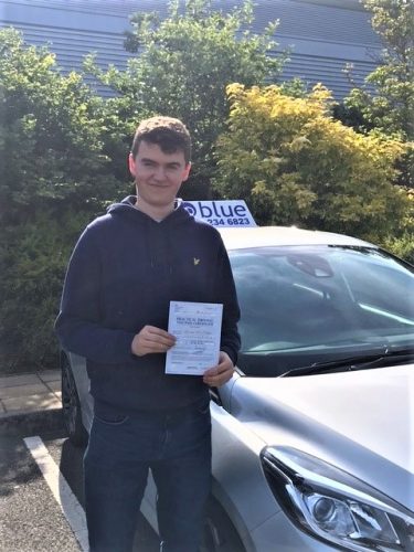 Oliver Taylor from Bracknell Passed Driving test in Farnborough