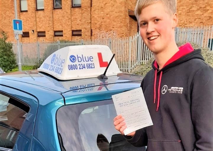 Oscar Beale from Reading Passed Driving test in Reading 1st Attempt