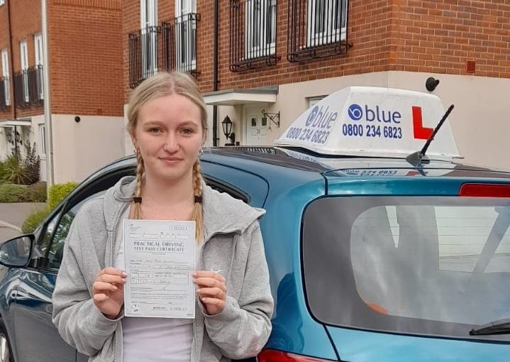 Rosie Church from Wokingham Passed Driving test in Reading v.2