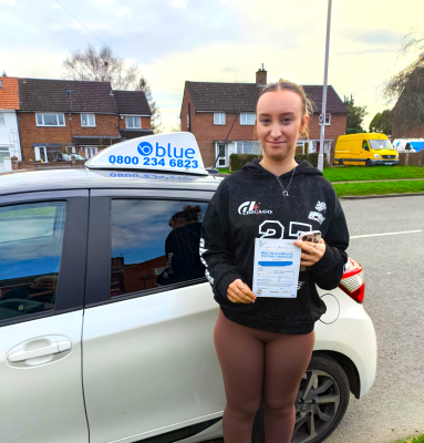 Chloe B from Reading, Berkshire Passed Driving Test