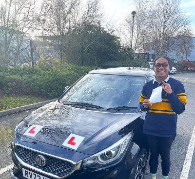 Una from Windsor Passed Driving Test in Farnborough